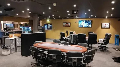 瑞典扑（pū）克比（bǐ）赛 遭突袭 特（tè）警（jǐng）荷（hé）枪实弹称“平静执法”?